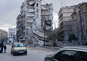 Destrucción causada por el terremoto en las calles de Alepo (Siria). Foto: Hope/Manos Unidas