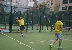 Un salto por Manos Unidas: torneo benéfico de pádel