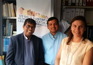 La sede de Manos Unidas Tarragona ha recibido la visita del Provincial Padres Carmelitas