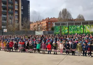 los alumnos del "Sierra de Atapuerca" cantando 