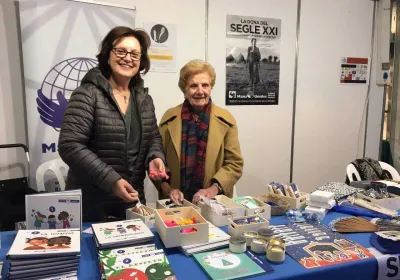 Puesto solidario en la Feria de Navidad de Tarragona