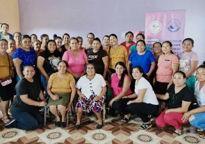 Grupo de alumnas de autonomía organizacional y funcional. 
