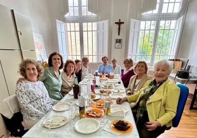 Aperitivo en la delegación de Pamplona de Manos Unidas con motivo de la Asamblea ordinaria
