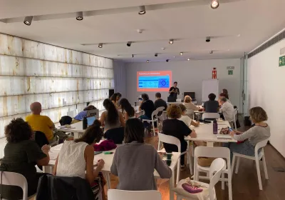 Asistencia de Manos Unidas Pamplona al Curso de IA desde la Justicia Global
