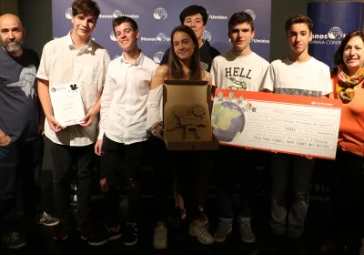 Los alumnos ganadores con el clipmetraje #Ahogada