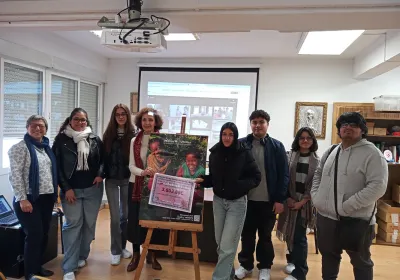 Los alumnos del colegio María Inmaculada Fuencarral entregan su donativo a Manos Unidas