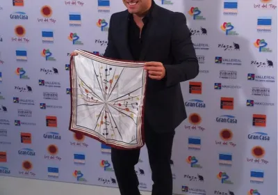 Bustamante apoya a Manos Unidas con "Moda Solidaria". Foto@monikaibiza