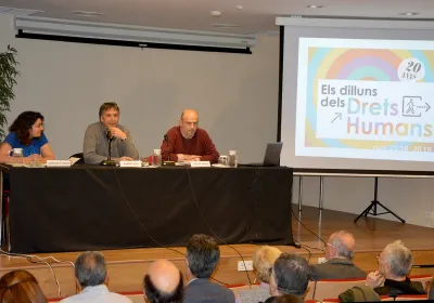 La sala de Cristianisme i Justícia se llenó para seguir la charla