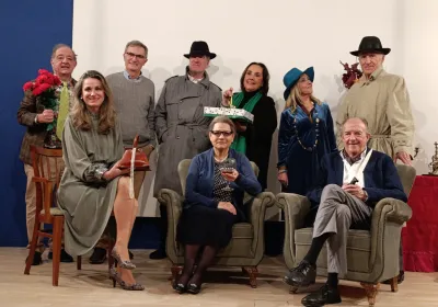 Actores y actrices de la Compañía de Teatro MONTEARAGÓN con nuestro delegado Gonzalo González Churiaque