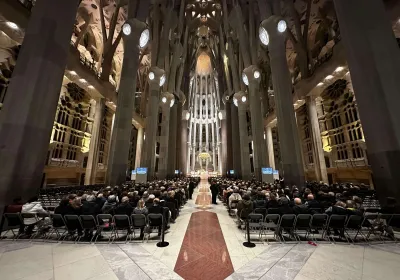 Manos Unidas celebra sus 65 años con una emotiva eucaristía en la Sagrada Familia