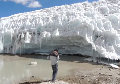Imagen del glaciar Quelcaya, donde se sitúa el proyecto de extracción minera. Fotografía: DHUMA