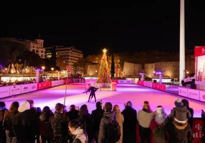 Navidades solidarias con Manos Unidas en la Pista de Patinaje de Colón. Fotografía: Víctor Seco Muñoz