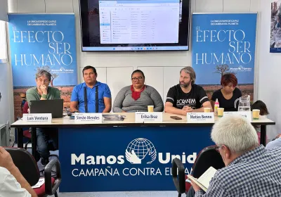 Ponentes de la Mesa Redonda "Derechos humanos y territorios; la lucha de los pueblos indígenas en Brasil". Fotografía: Javier Mármol. Manos Unidas.