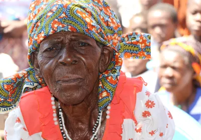 Anciana receptora de Ayuda Humanitaria en Mozambique. Foto: Marta Carreño/Manos Unidas ONG