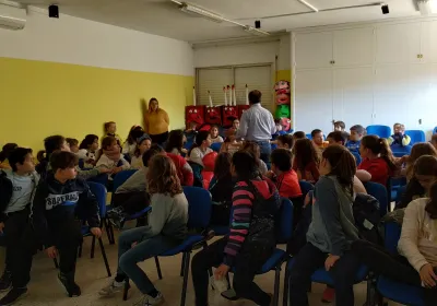 Escuela Mare de Déu de Montserrat, en Castellbisbal, durante la visita del misionero en febrero de 2020