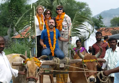 Grupo de voluntarios en el viaje a la India