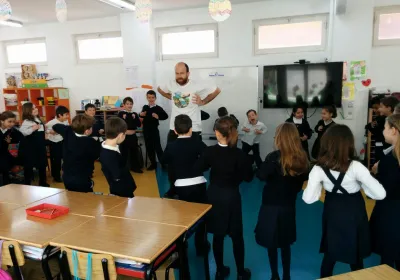 Talleres de solidaridad de Manos Unidas en escuelas de Esplugues de Llobregat 