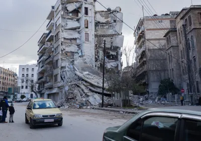 Destrucción causada por el terremoto en las calles de Alepo (Siria). Foto: Hope/Manos Unidas