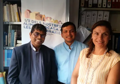 La sede de Manos Unidas Tarragona ha recibido la visita del Provincial Padres Carmelitas
