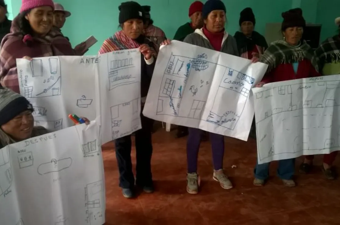 Beneficiarios de cocinas mejoradas realizadas con proyectos de Manos Unidas. Foto Cáritas Huancayo