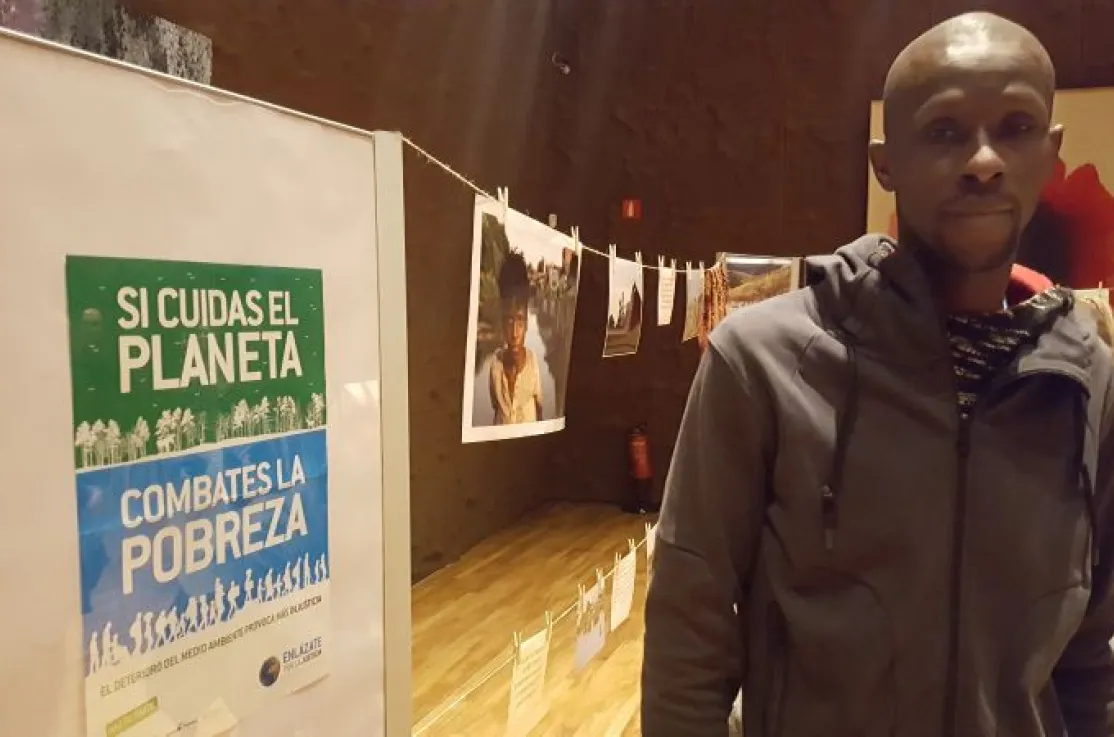 Serigne Mbaye en el encuentro "Migraciones Climáticas" organizado por Enlázate por la Justicia. Foto Marta Isabel González/Manos Unidas