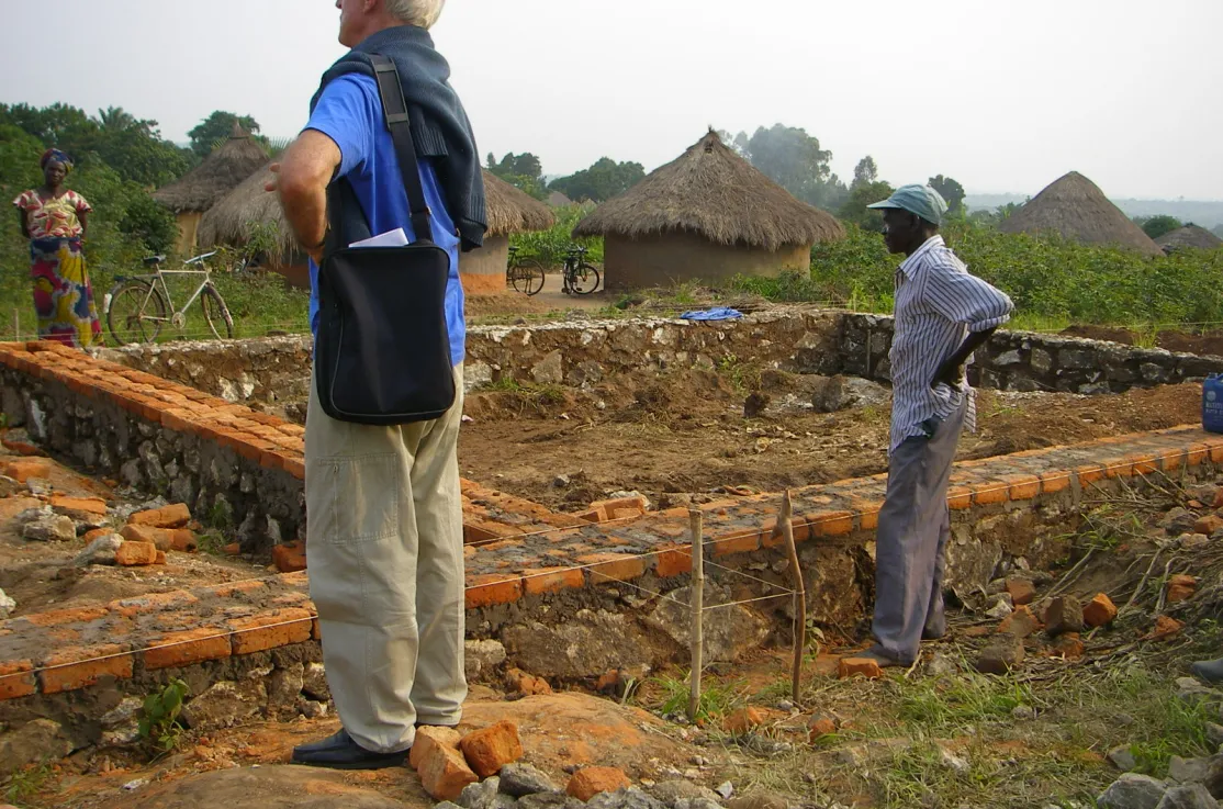 Construcción de una de las escuelas rurales