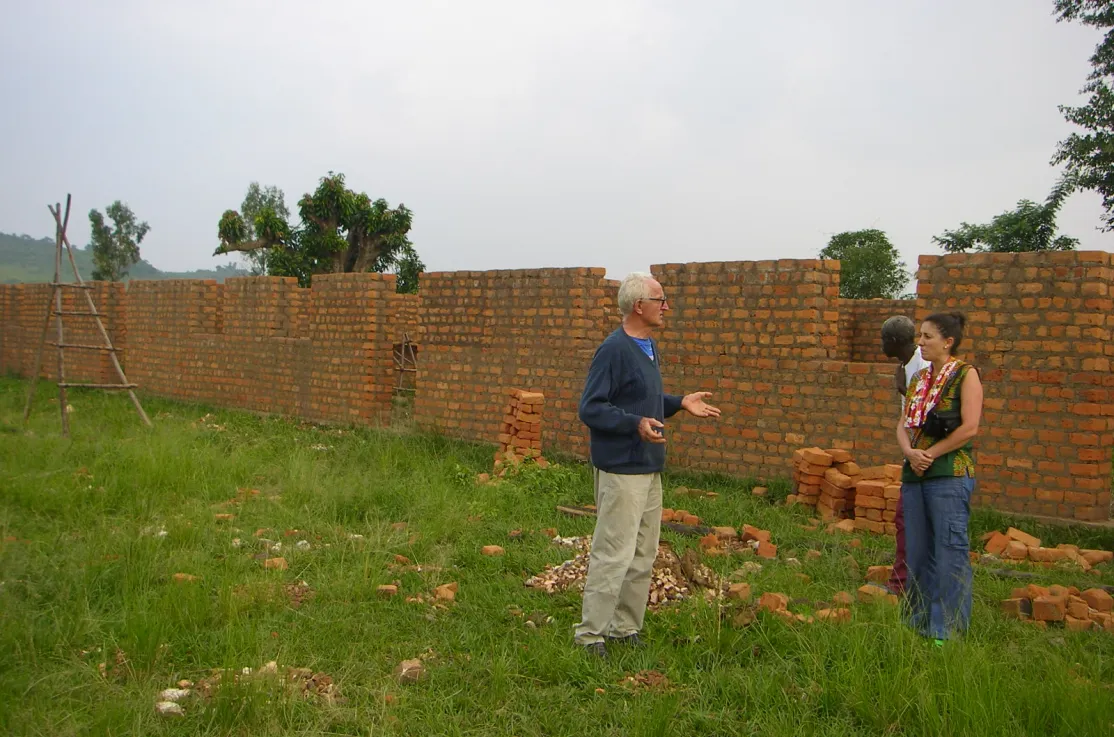 Construcción de una de las escuelas rurales
