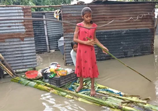 Ayuda de emergencia por inundaciones en Assam (India)