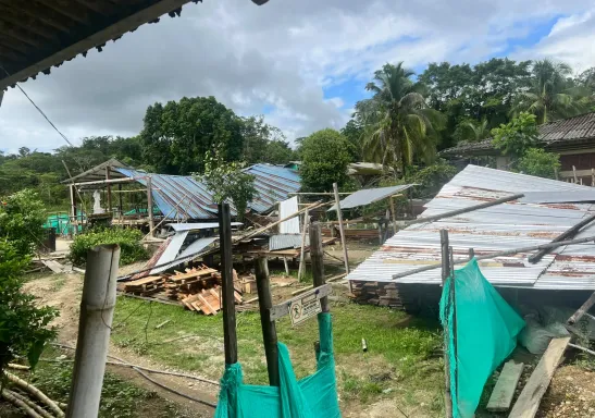 Casa destruida en la zona del Chocó tras el devastador terremoto de Colombia