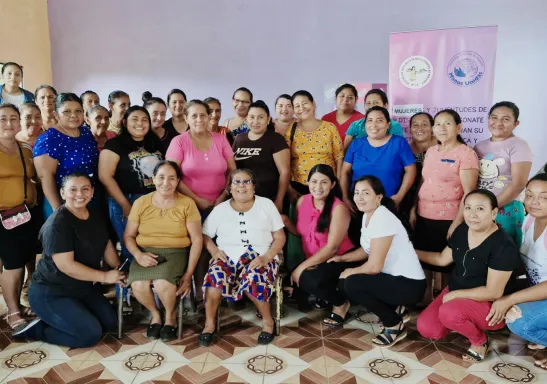 Grupo de alumnas de autonomía organizacional y funcional. 