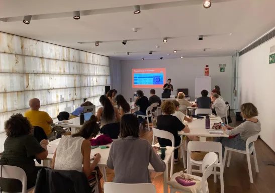 Asistencia de Manos Unidas Pamplona al Curso de IA desde la Justicia Global