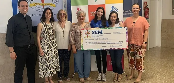 Acto de entrega de la recaudación a MANOS UNIDAS