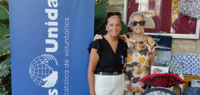 Responsable de Manos Unidas de la parroquia con voluntaria de la delegación