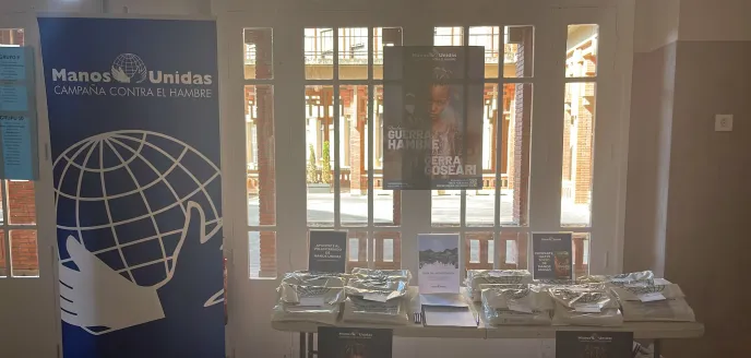 Stand de Manos Unidas con los cuentos de Valores 