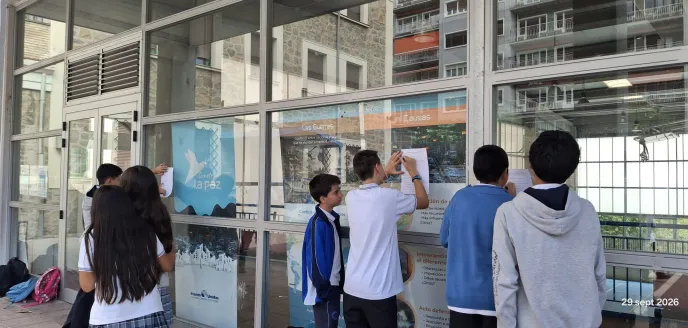 Exposición de la paz en el Colegio Santa Catalina de Pamplona
