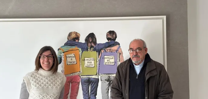 Carmelo Pérez-Aradros en el Colegio Sagrado Corazón junto a una profesora