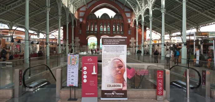 Exposición de Manos Unidas Valencia "Nuestra indiferencia los condena al olvido" en el Mercado de Colón. 