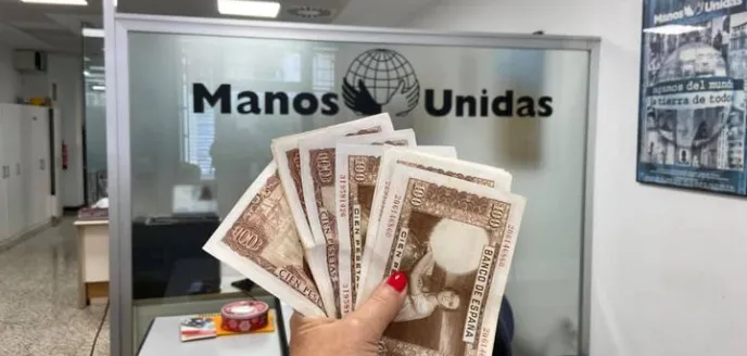 Manos Unidas Valencia recoge más de un millón de pesetas en la campaña "Tus pesetas pueden salvar vidas". 