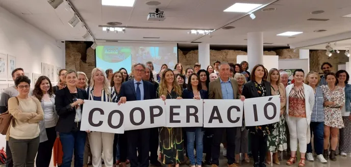 El grupo de firmantes del acuerdo. Foto CVONGD.