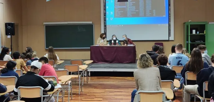 El IES Rascanya ha acogido a voluntarias de Manos Unidas Valencia para dar charlas sobre la situación en África. 
