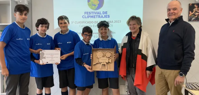 Entrega del tercer premio de Clipmetrajes en el Colegio Miravalles - El Redín de Pamplona