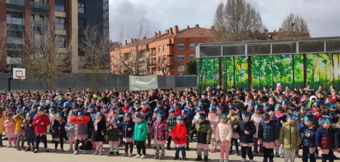 los alumnos del "Sierra de Atapuerca" cantando 