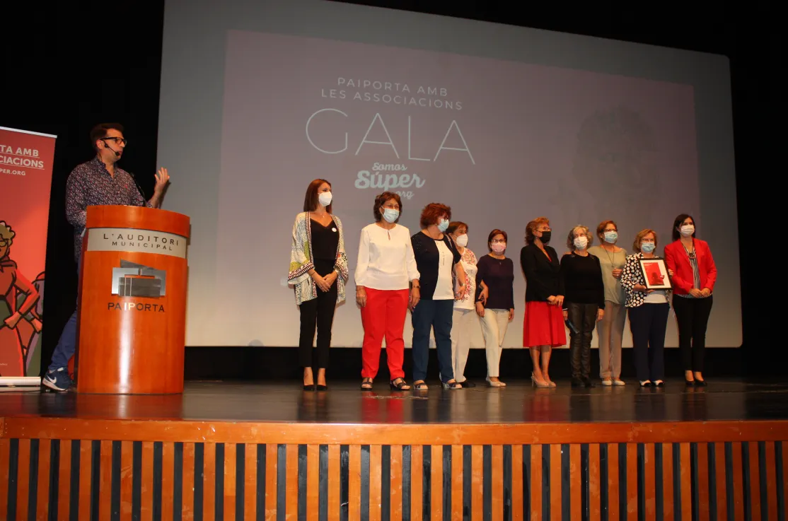 La comarcal de Manos Unidas de Valencia en Paiporta ha recibido un galardón del Ayuntamiento por su trabajo en favor de los necesitados. 