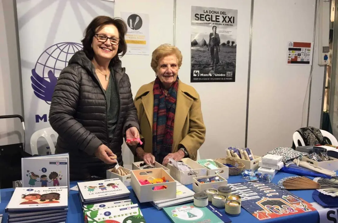 Puesto solidario en la Feria de Navidad de Tarragona