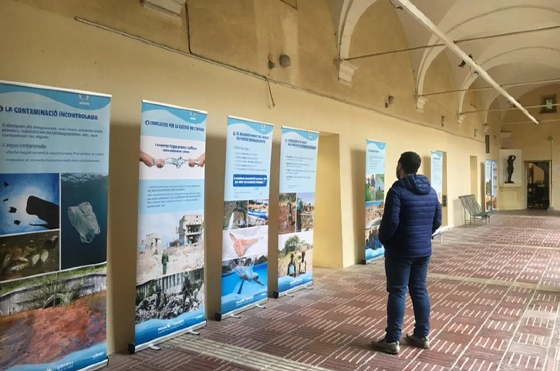Exposición "L'aigua és essencial per a la vida"