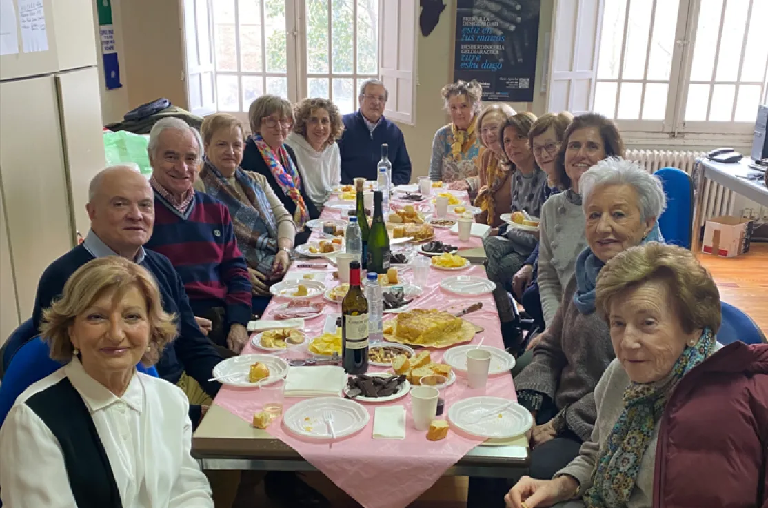 Aperitivo en la delegación de Pamplona de Manos Unidas en el primer martes después del fin de semana de Campaña