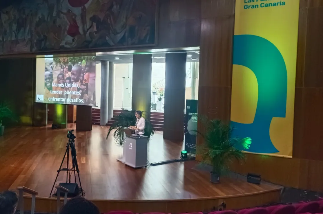 Ponencia de Yolanda Ortega, miembro de Manos Unidas, en las II Jornadas Bridge to Africa de la ULPGC.
