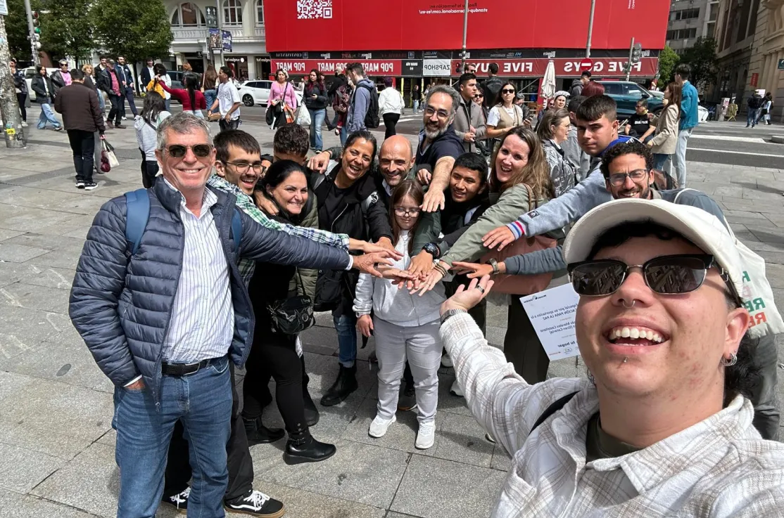 Equipo del Aula Enclave del IES Tomás Morales Castellano en Madrid para asistir a la gala nacional de Clipmetrajes. 