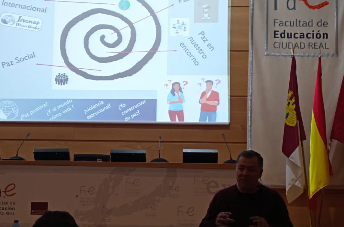 Charla formativa de Manos Unidas en la Universidad.