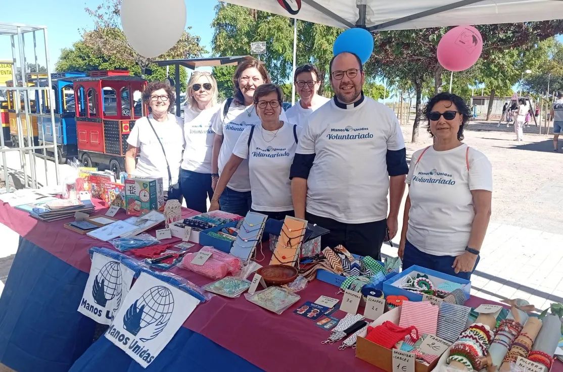 Mercadillo solidario en Alfara del Patriarca de Manos Unidas